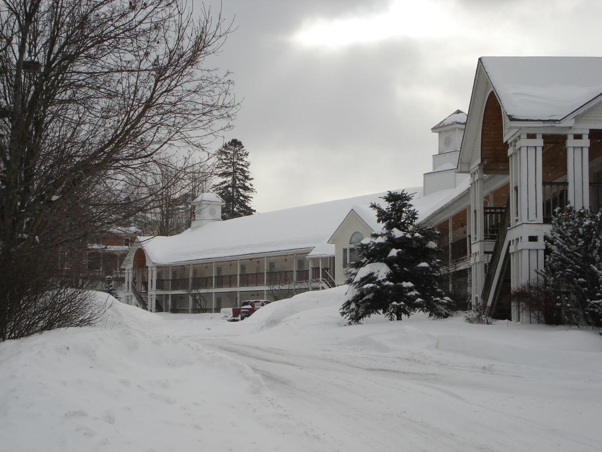Fairbanks Inn Сент-Джонсбери Экстерьер фото